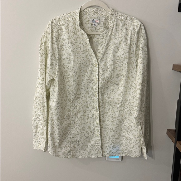 d&co Tops - Floral Button-Up Shirt